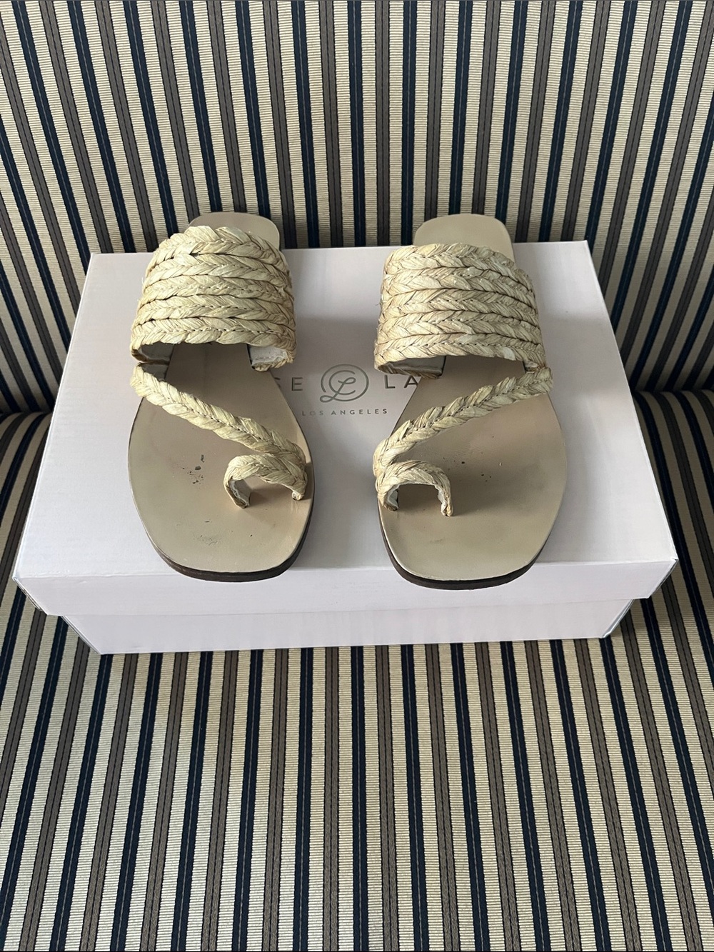 Chinese Laundry Rayva Straw Woven Toe Loop Sandals w/ Box - Size 6